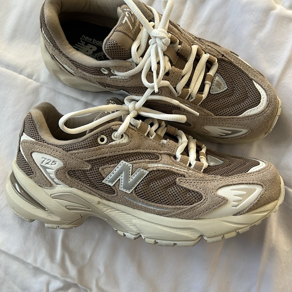 New Balance 725 - Picture 3 of 5